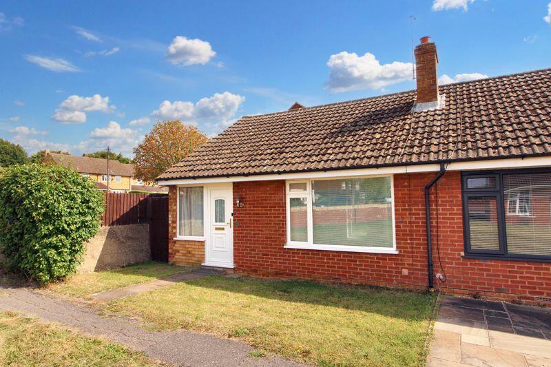 1 bedroom bungalow for sale in Brackley Road, Hazlemere, HP15