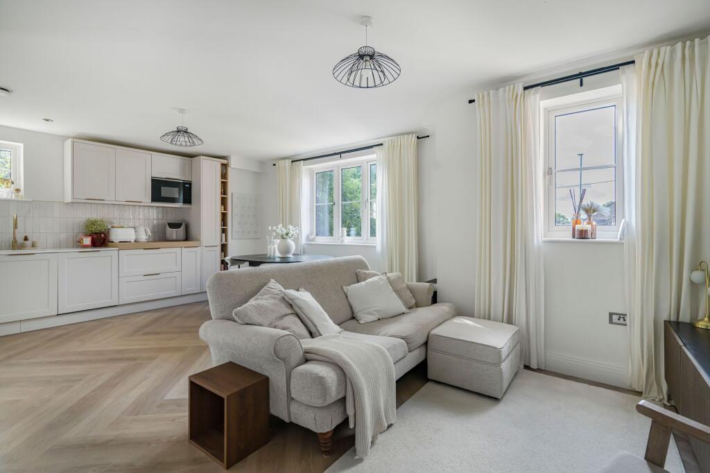 Main image of property: 352 Amersham Road, Hazlemere, HP15