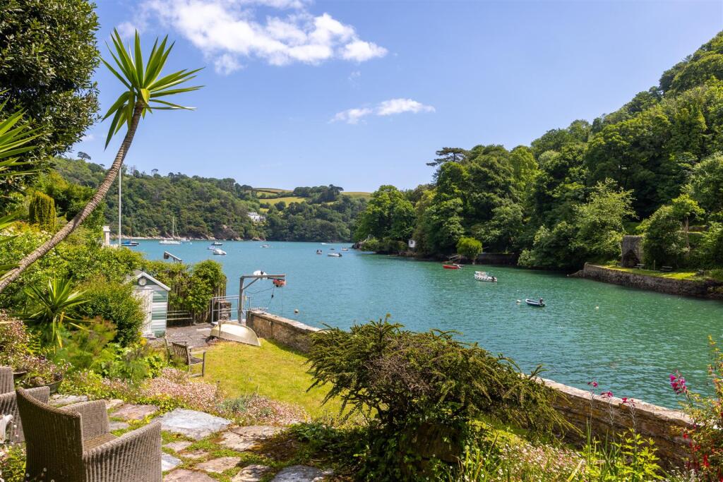 Main image of property: Warfleet, Dartmouth