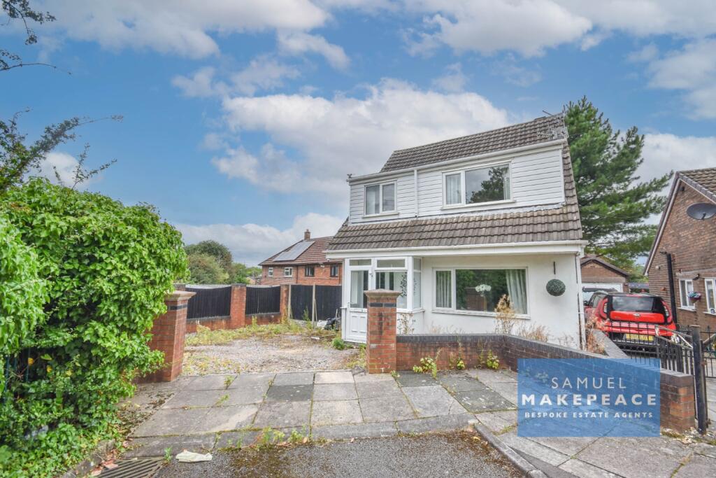 3 bedroom detached house for sale in Trentway Close, Bucknall, Stoke-on-Trent, ST2
