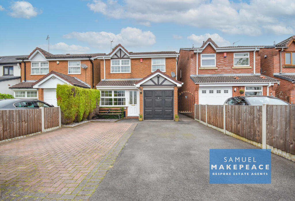 3 bedroom detached house for sale in Crowndale Place, Packmoor, Stoke