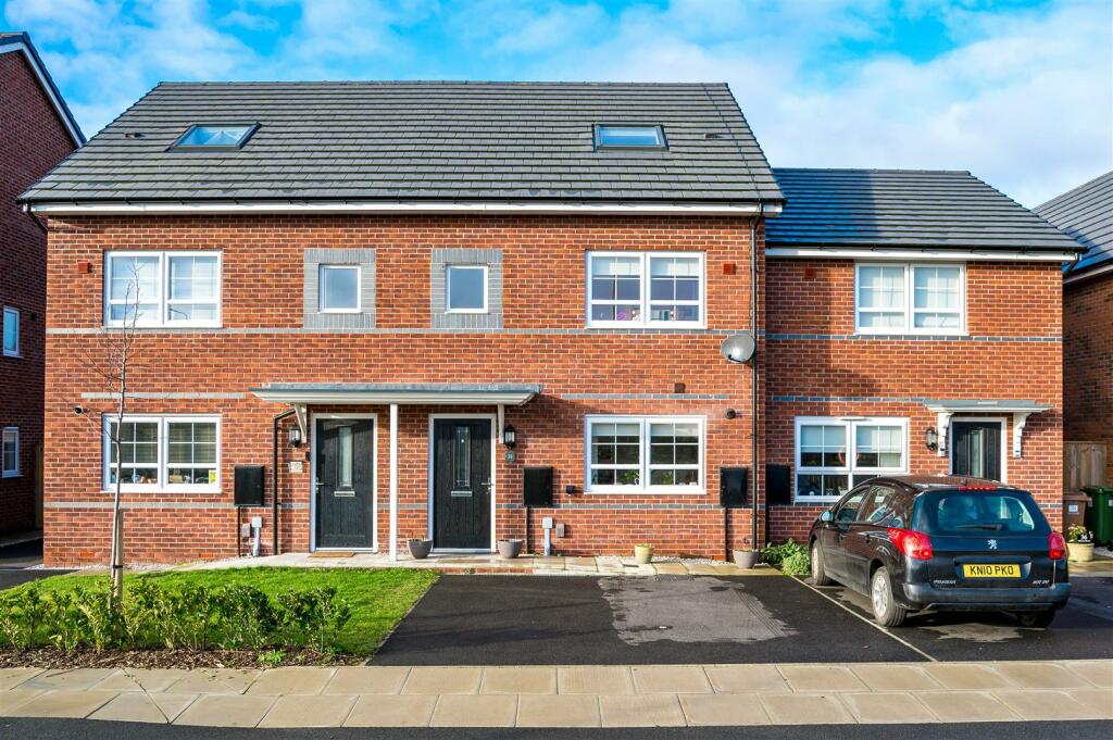 3 bedroom town house for sale in Marmot Road, Formby, L37