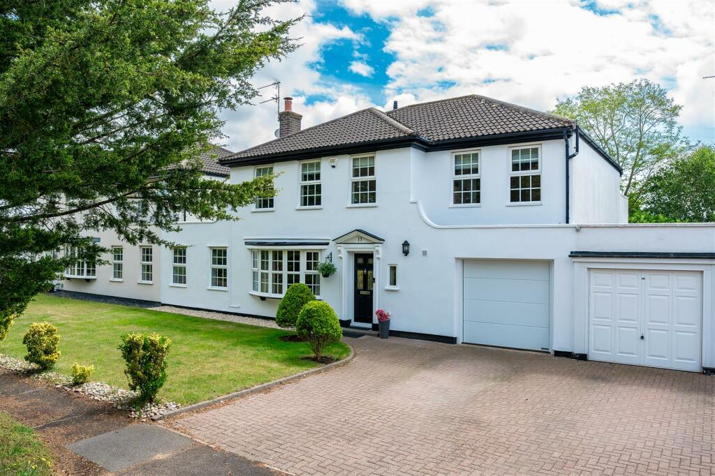 3 bedroom semidetached house for sale in Squirrel Green, Formby