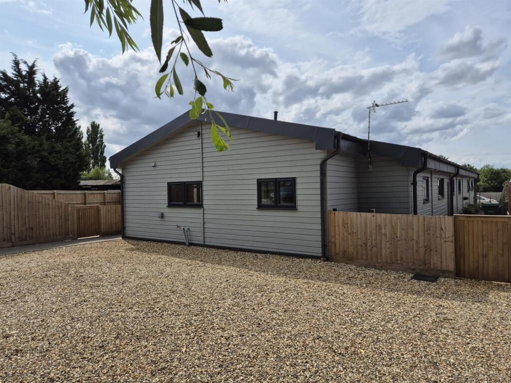 Main image of property: East Vieaw, The Street, Fersfield