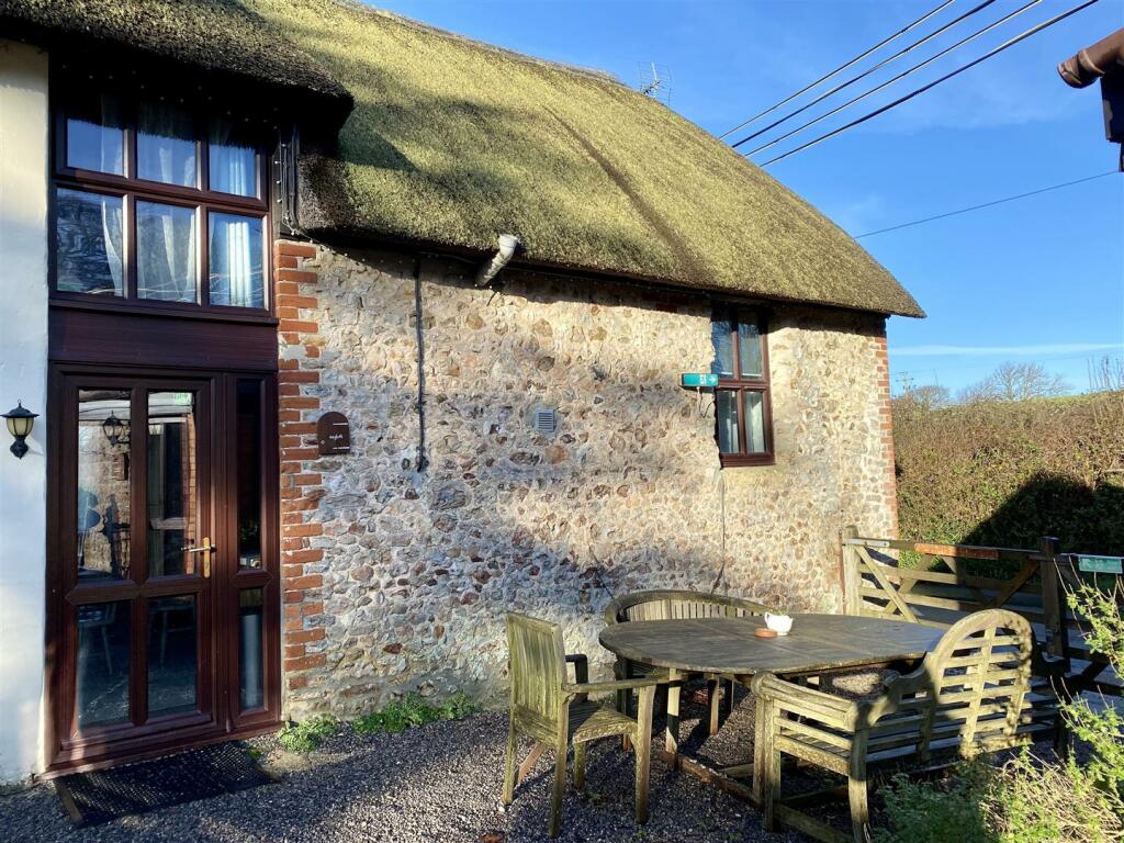 4 bedroom detached house for sale in Hayloft, Berehayes Farm