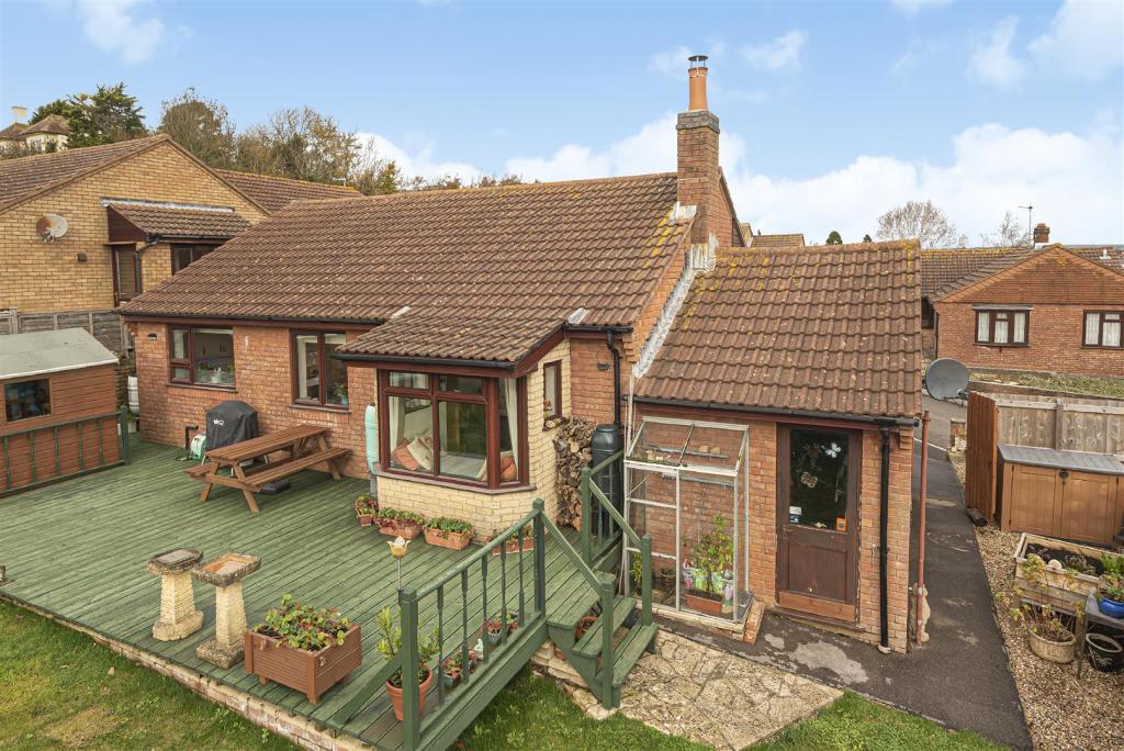 3 bedroom detached house for sale in Watton Park, Bridport, DT6