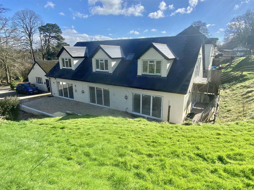 3 bedroom terraced house for sale in Road, Lyme