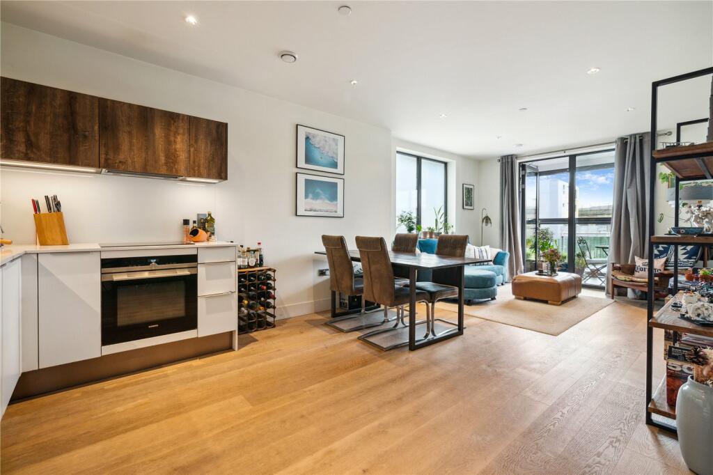 1 bedroom duplex for sale in Lockington Road, London, SW8