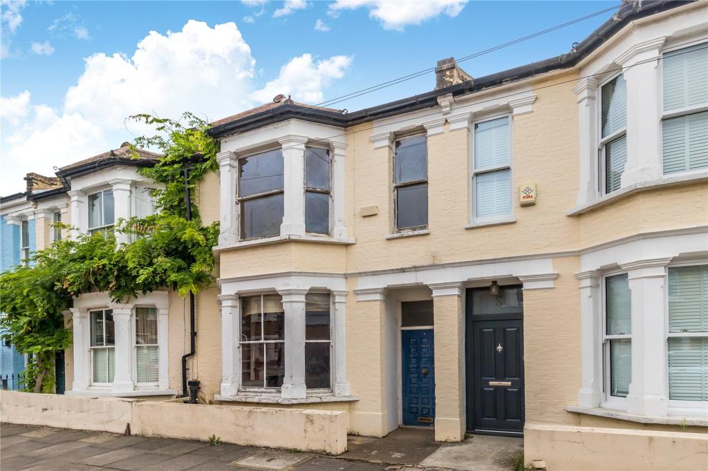 3 bedroom terraced house for sale in Wickersley Road, London, SW11