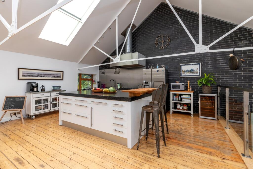 Additional property image - Park Road, Worthing, West Sussex, BN11 2AS