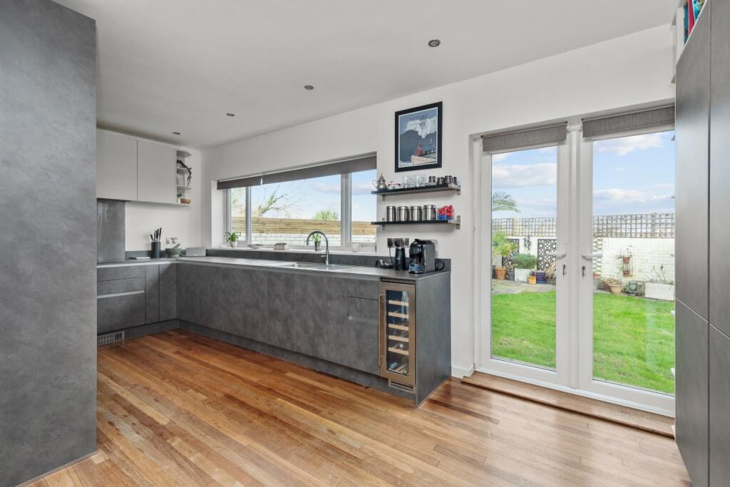 Additional property image - Beach Green, Shoreham by Sea, Opposite The Foreshore