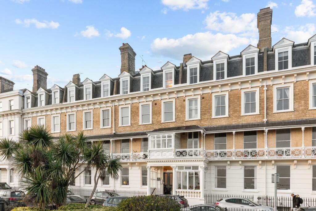 Main image of property: Gorgeous Apartment on Worthing Seafront