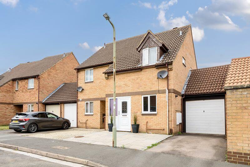 2 bedroom semidetached house for sale in Harrier Way, Bicester, OX26