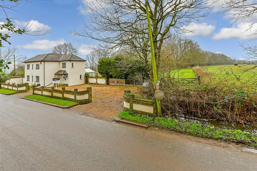 4 bedroom detached house for sale in Tysea Hill, Stapleford Abbotts, Romford, Essex, RM4