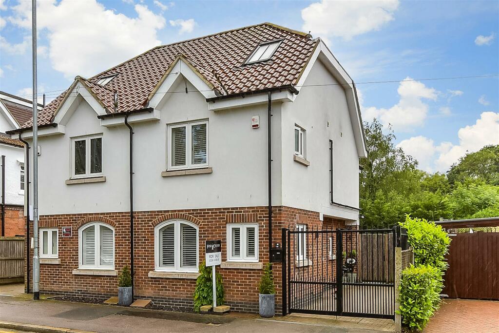 Main image of property: Station Road, Chigwell, Essex