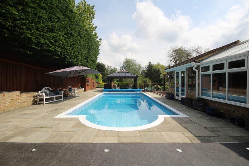3 bedroom detached house for sale in Wells Close, Tonbridge , TN10