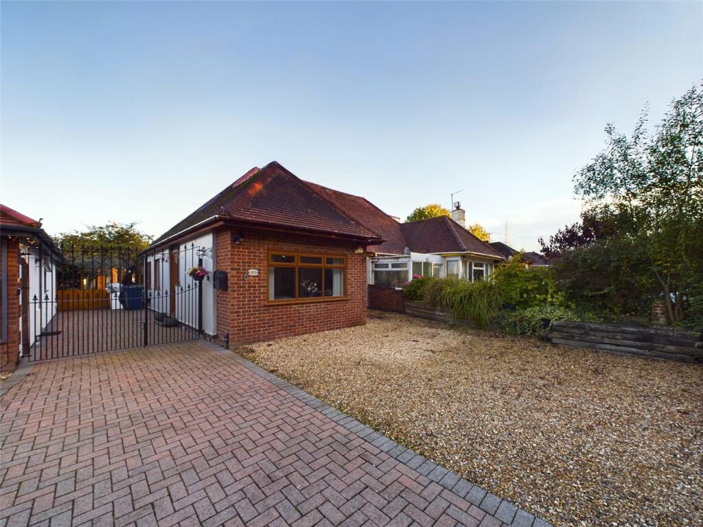 3 bedroom bungalow for sale in Innsworth Lane, Gloucester, Gloucestershire, GL3