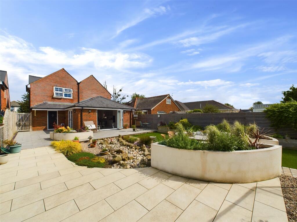 3 bedroom detached house for sale in Tewkesbury Road, Norton, Gloucester, Gloucestershire, GL2