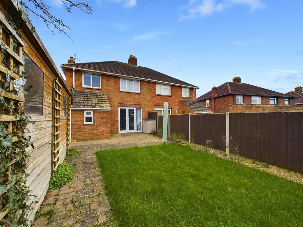 3 bedroom semidetached house for sale in Chosen Drive, Churchdown
