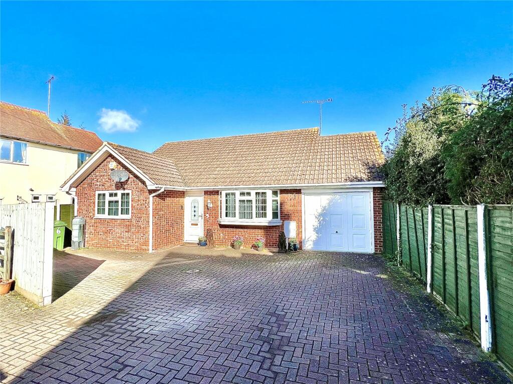 2 bedroom bungalow for sale in The Piece, Churchdown, Gloucester, Gloucestershire, GL3