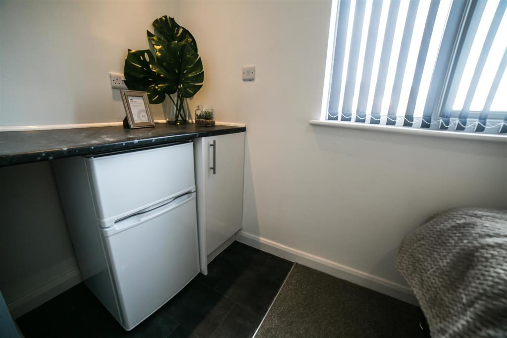 6 bedroom end of terrace house for sale in Two Gates, Halesowen, B63