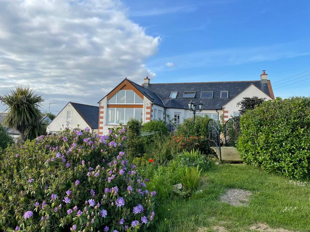 4 bedroom detached house for sale in Larks Meadow, DG6