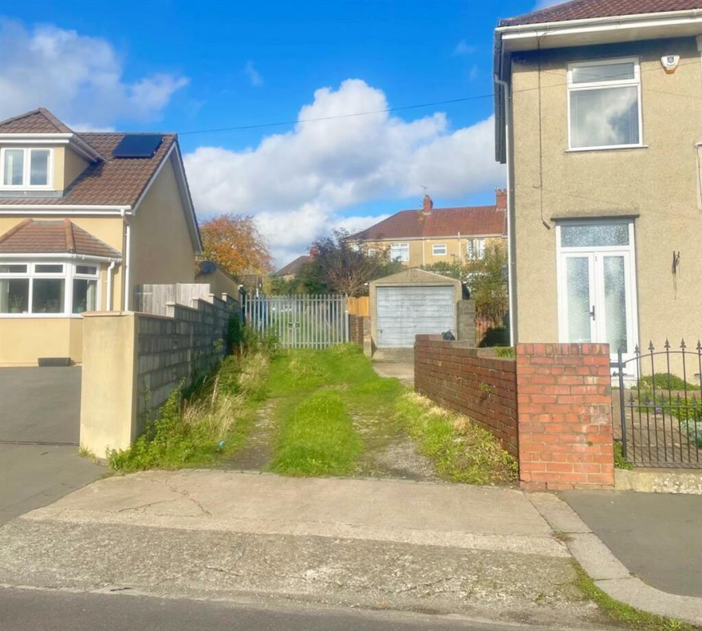 Additional property image - Stoneleigh Crescent, Bristol