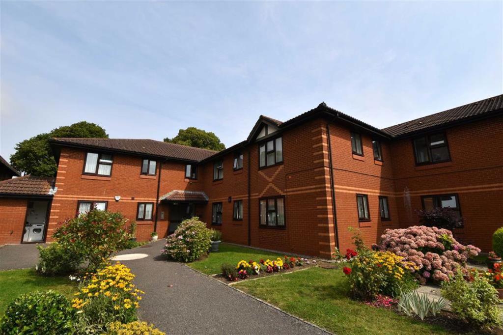 2 bedroom apartment for sale in Knowle Park, Bristol, BS4