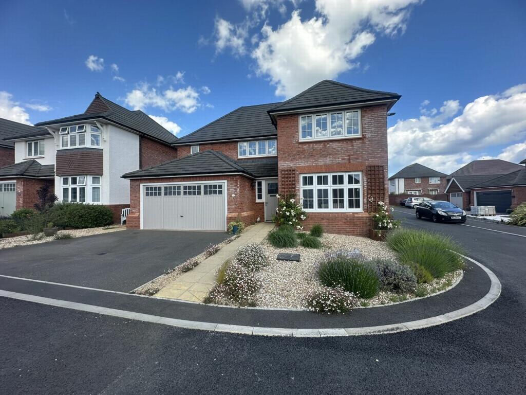 4 bedroom detached house for sale in Curlew Way, Dawlish, EX7