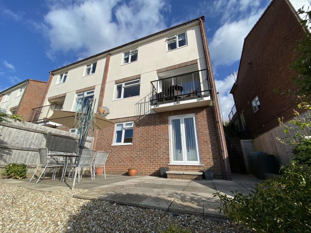 3 bedroom semidetached house for sale in Meadow Park, Dawlish, EX7