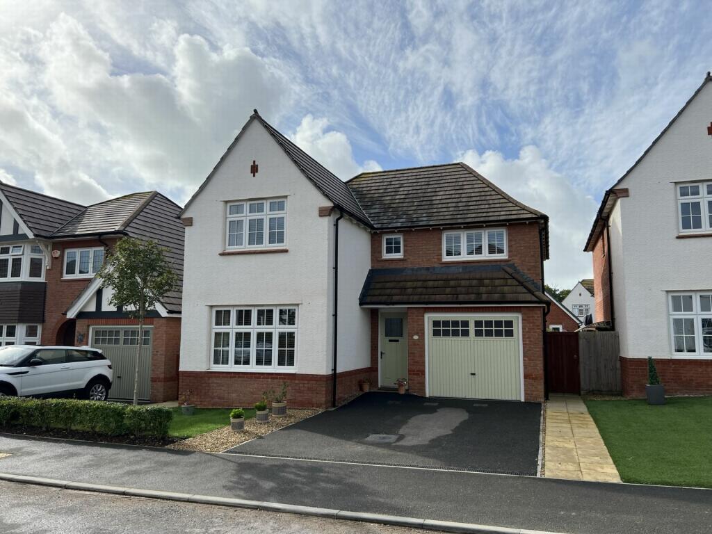 4 bedroom detached house for sale in Curlew Way, Dawlish, EX7