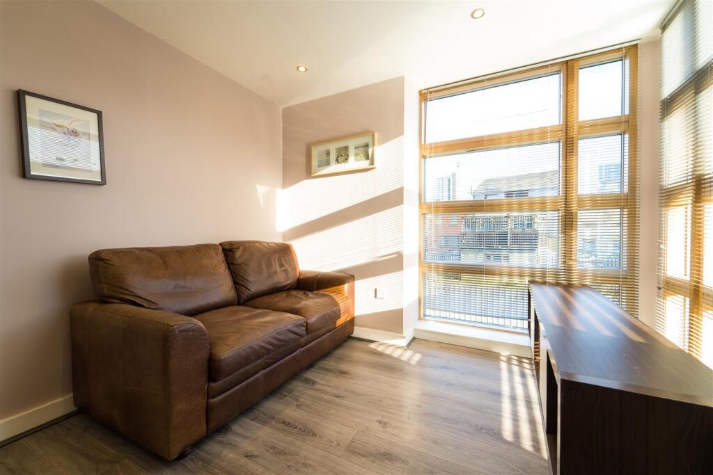 Main image of property: The Wentwood, 76 Newton Street