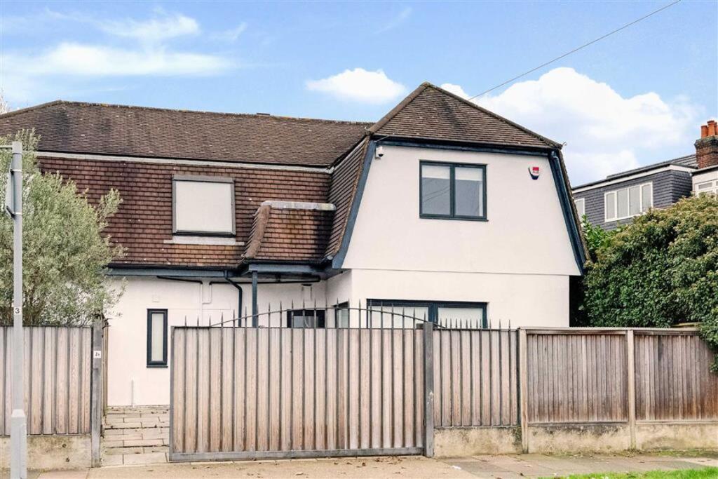 Main image of property: Shaftesbury Avenue, Kenton