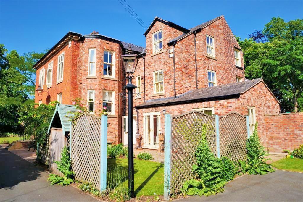 1 bedroom flat for rent in Northenden Road, Sale, M33 3BS, M33