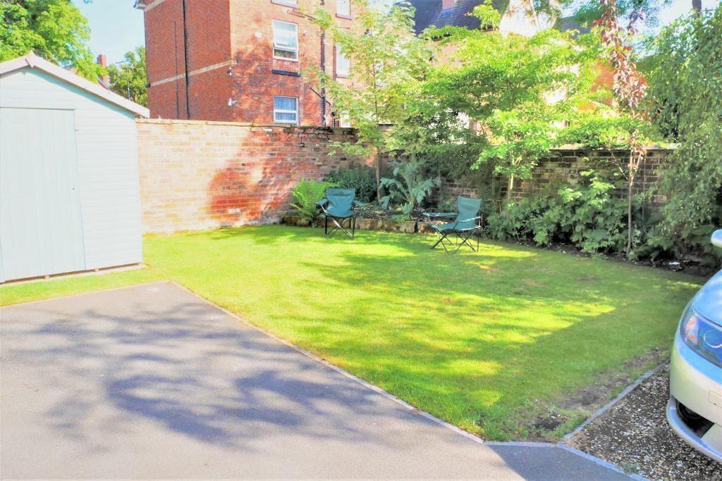 1 bedroom flat for rent in Northenden Road, Sale, M33 3BS, M33