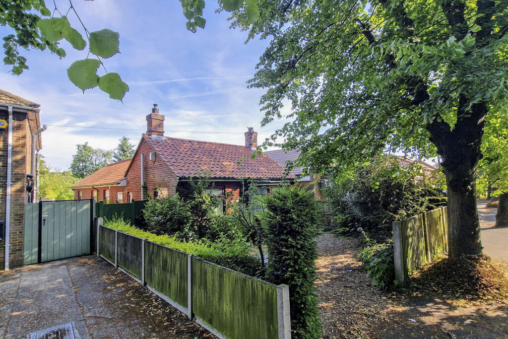 3 bedroom detached bungalow for sale in Bowthorpe Road, Norwich, NR5