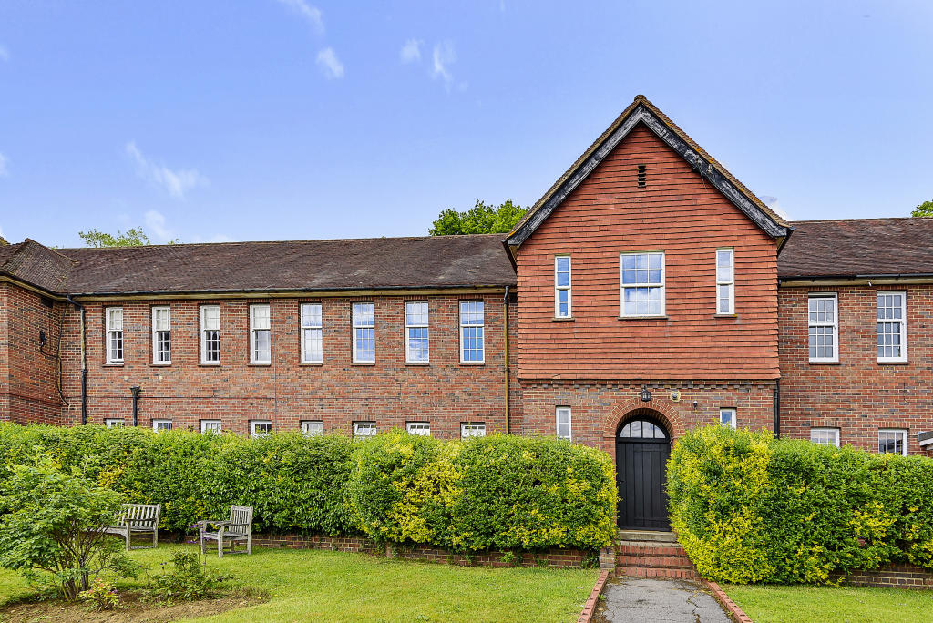 2 bedroom apartment for sale in Old Lane, Dockenfield, Farnham, Surrey