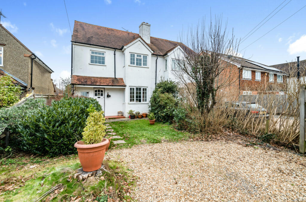 3 bedroom semidetached house for sale in Little Green Lane, Farnham