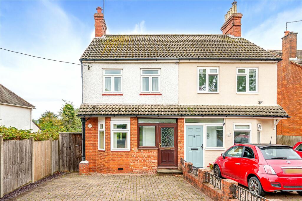 3 bedroom semidetached house for sale in Badshot Lea Road, Badshot Lea