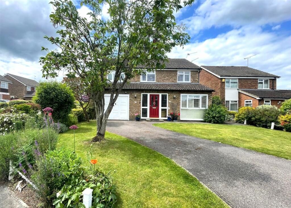4 bedroom detached house for sale in Badshot Park, Badshot Lea, Farnham