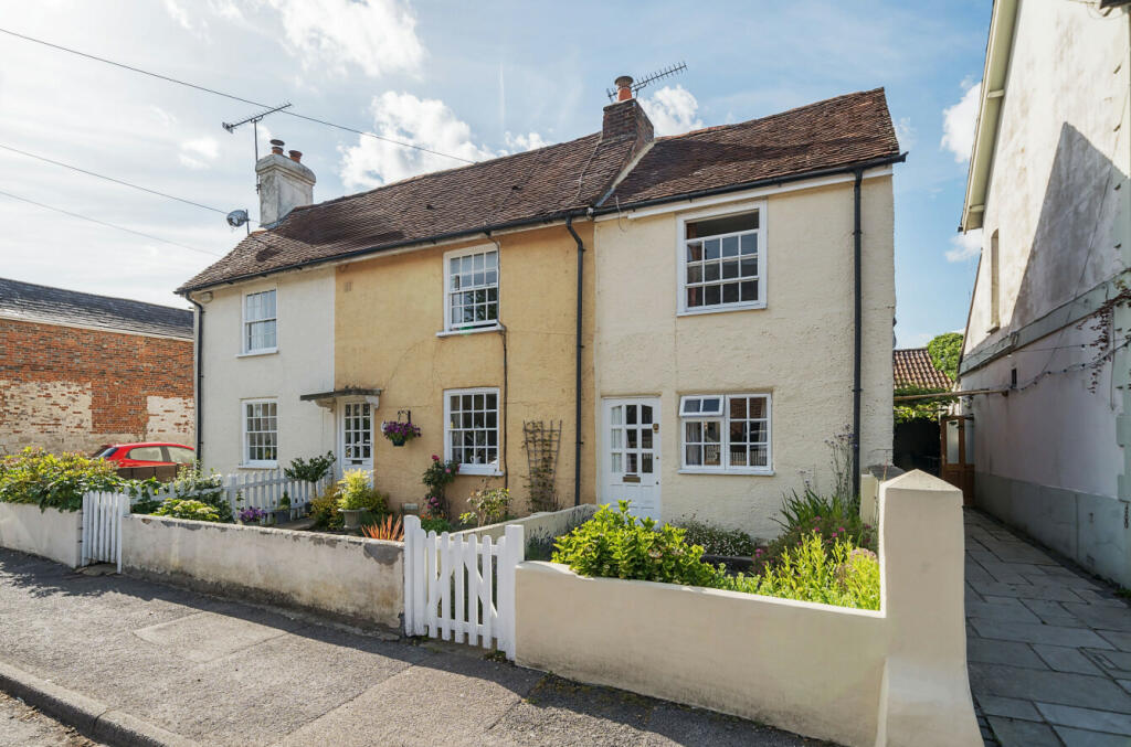 1 bedroom end of terrace house for sale in Bentley, Farnham, Hampshire