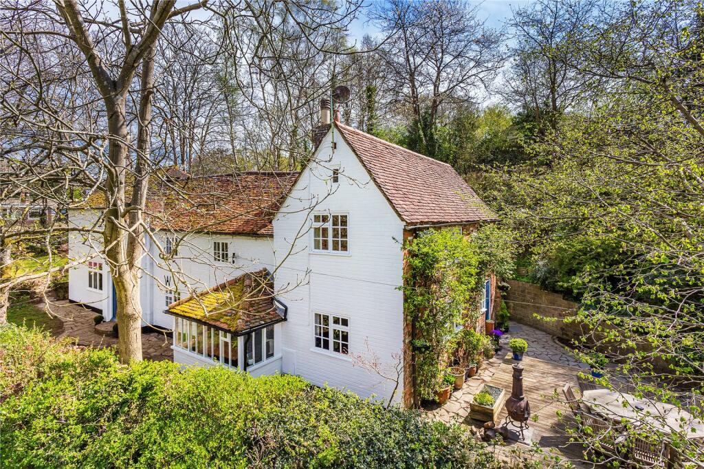 Main image of property: Laurel Grove, Wrecclesham, Farnham, Surrey, GU10