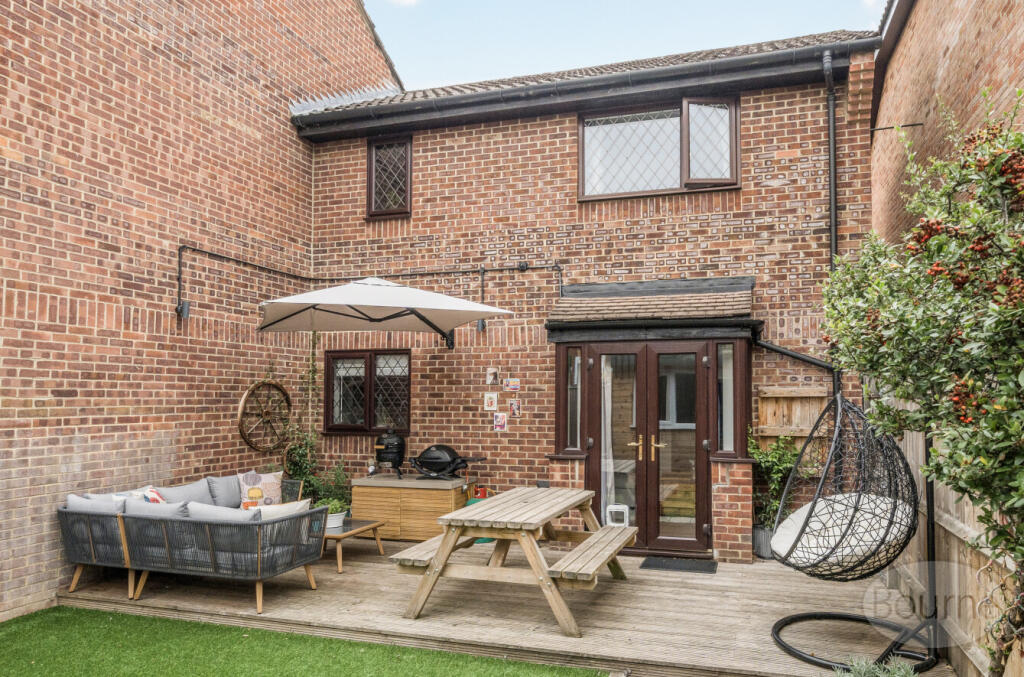 Main image of property: The Buntings, Weydon Lane, Farnham, Surrey, GU9