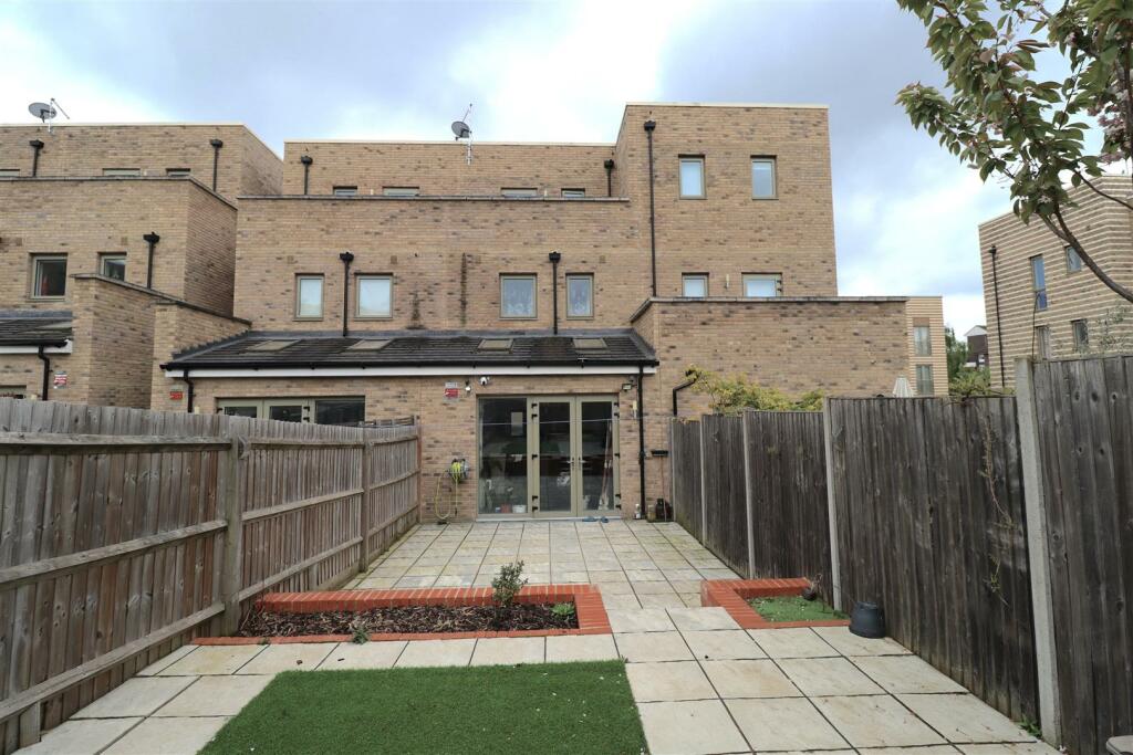 Main image of property: Edgecumbe Avenue, London, NW9