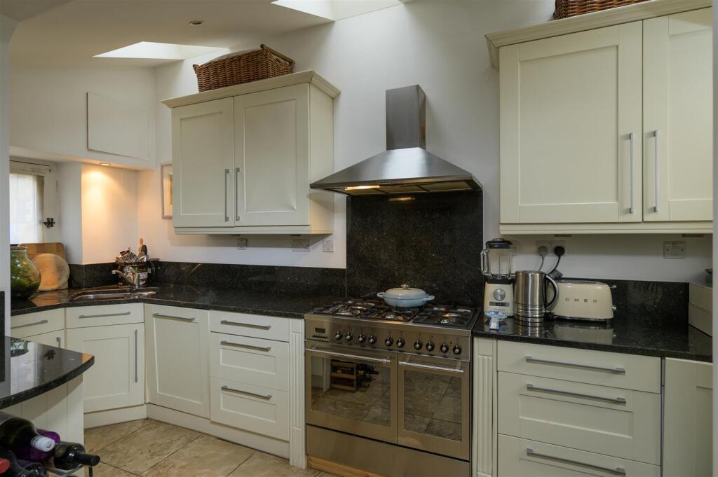 Additional property image - Mortimer Road, Clifton, Bristol, BS8
