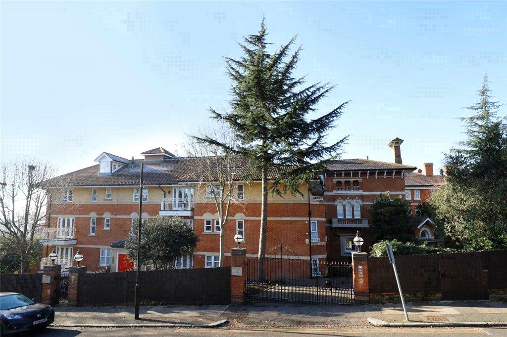 3 bedroom flat for sale in The Downs, Wimbledon, SW20