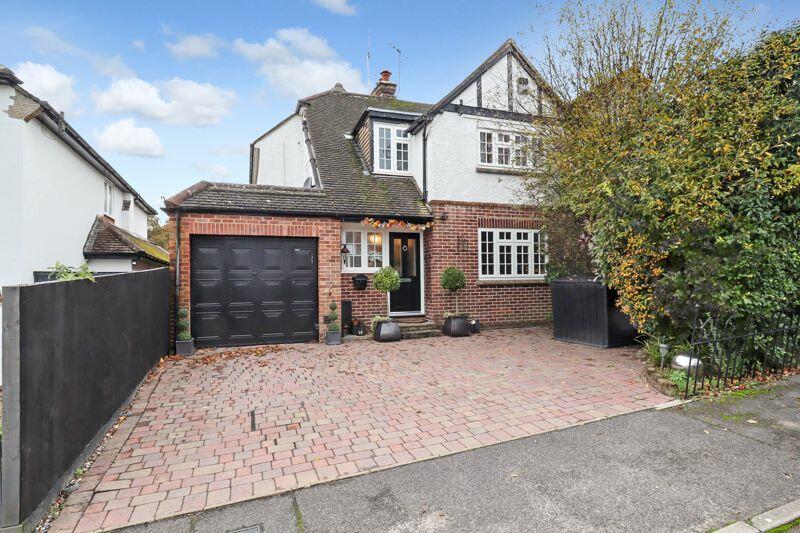 3 bedroom semidetached house for sale in Poplar Avenue, Windlesham, GU20