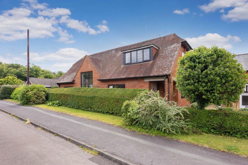 3 bedroom detached house for sale in Kings Lane, Windlesham, GU20