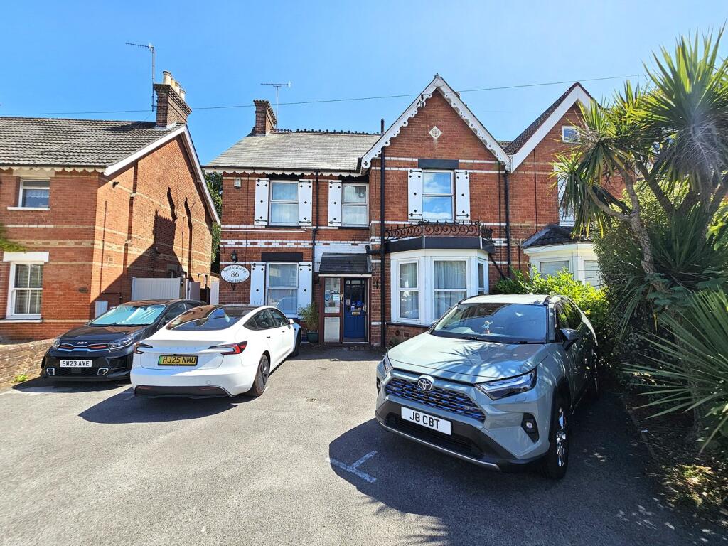 Main image of property: 86 Parkstone Road, Poole Park, Poole, BH15