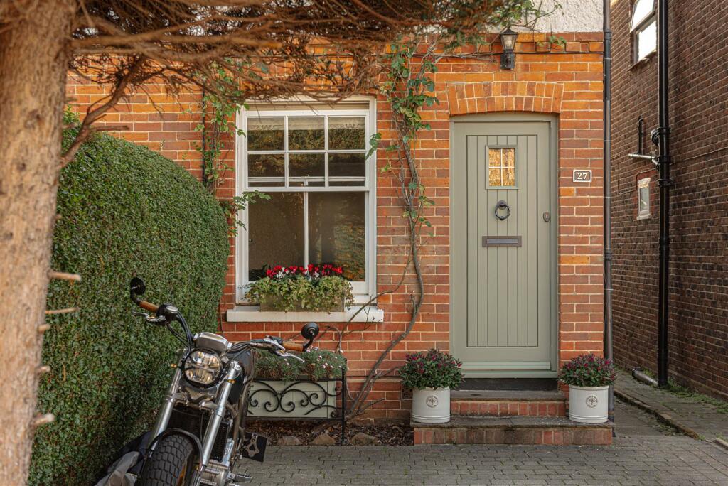 3 bedroom end of terrace house for sale in North Road, Reigate, RH2